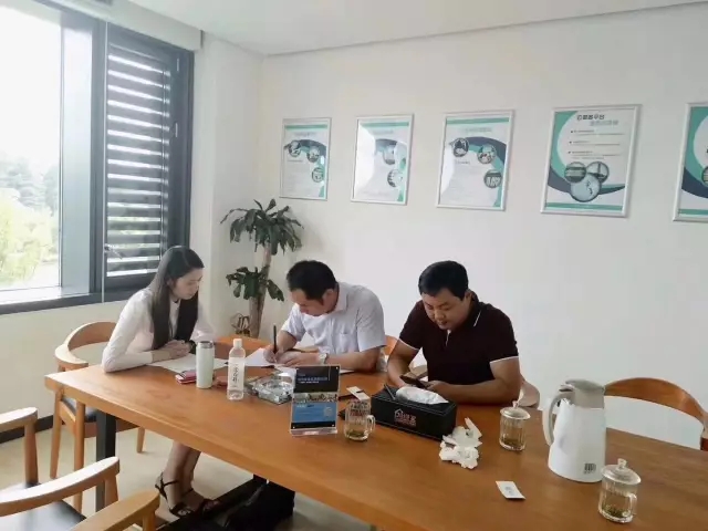 熱烈祝賀姜總、胡總簽約創綠家河南省市級代理！