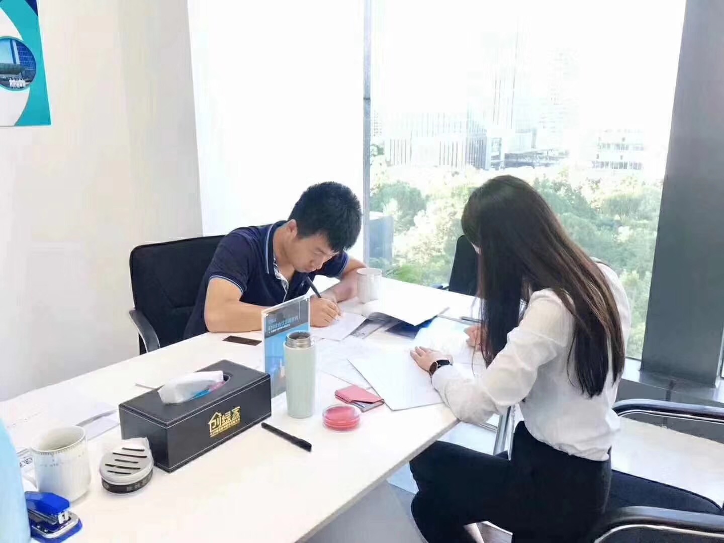 熱烈祝賀馮總、毛總簽約創(chuàng)綠家江蘇省縣級(jí)市代理！